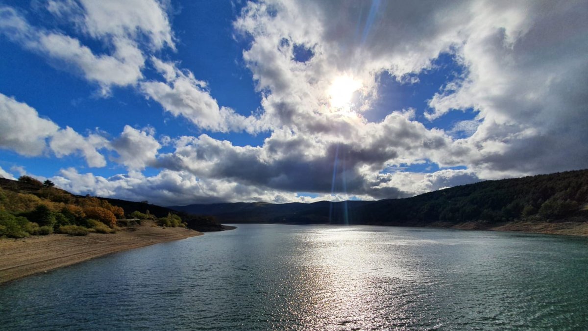 Un embalse de la Cuenca del Duero a 3 de enero de 2023. - CHD