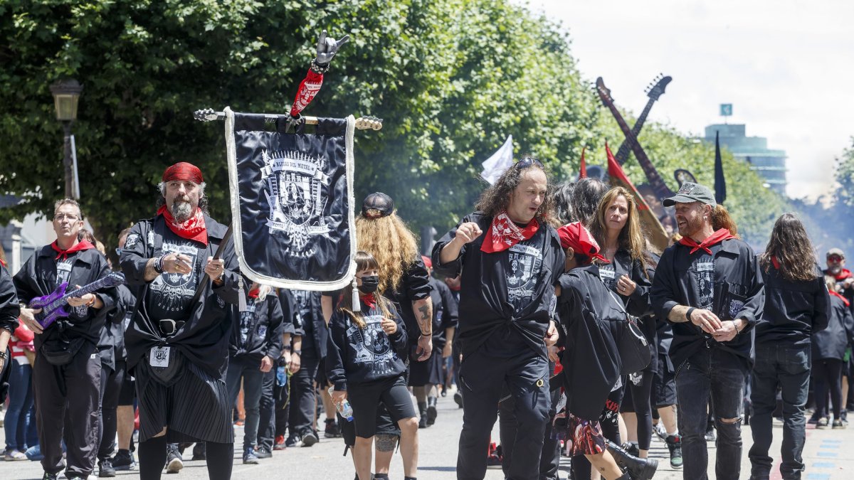 El año pasado la carroza de las Blusas del Metal sorprendió al incorporar música y una performance específica. SANTI OTERO