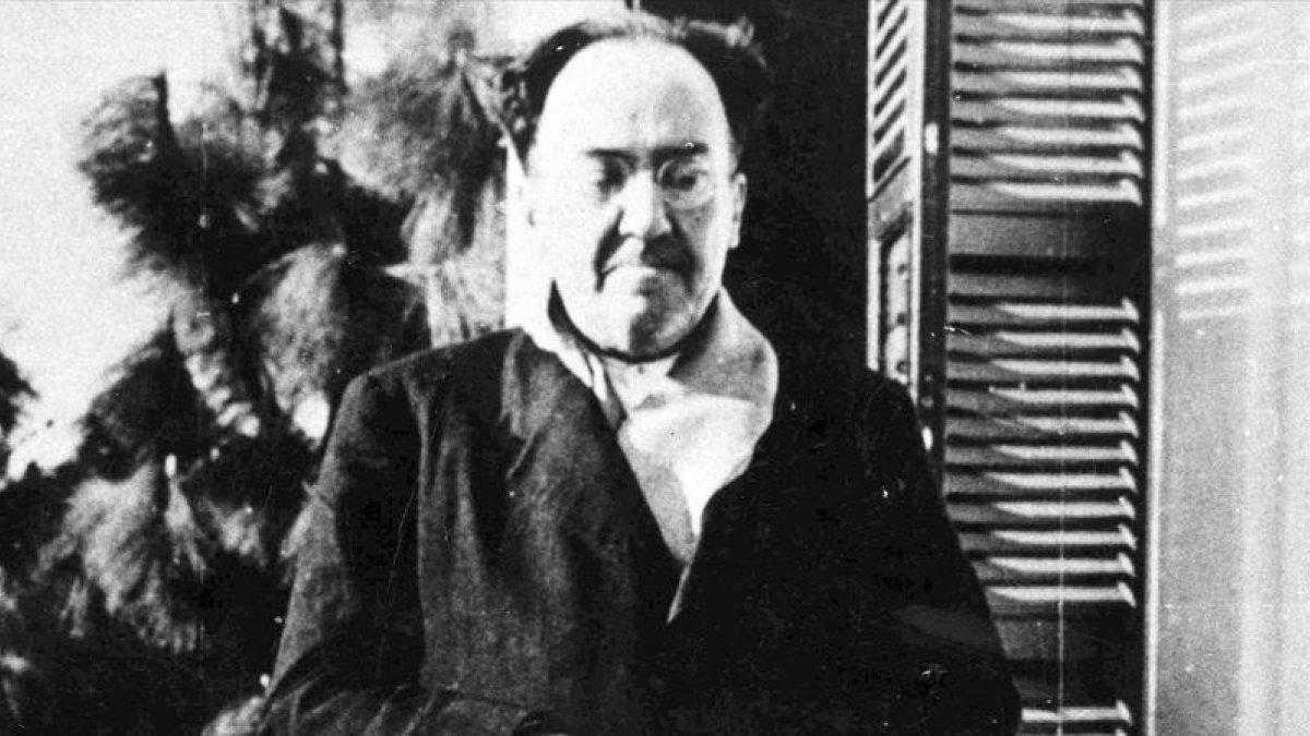 Antonio Machado, en Villa Amparo en la localidad valenciana de Rocafort, poco antes de trasladarse a Barcelona en abril de 1938.-EL PERIÓDICO
