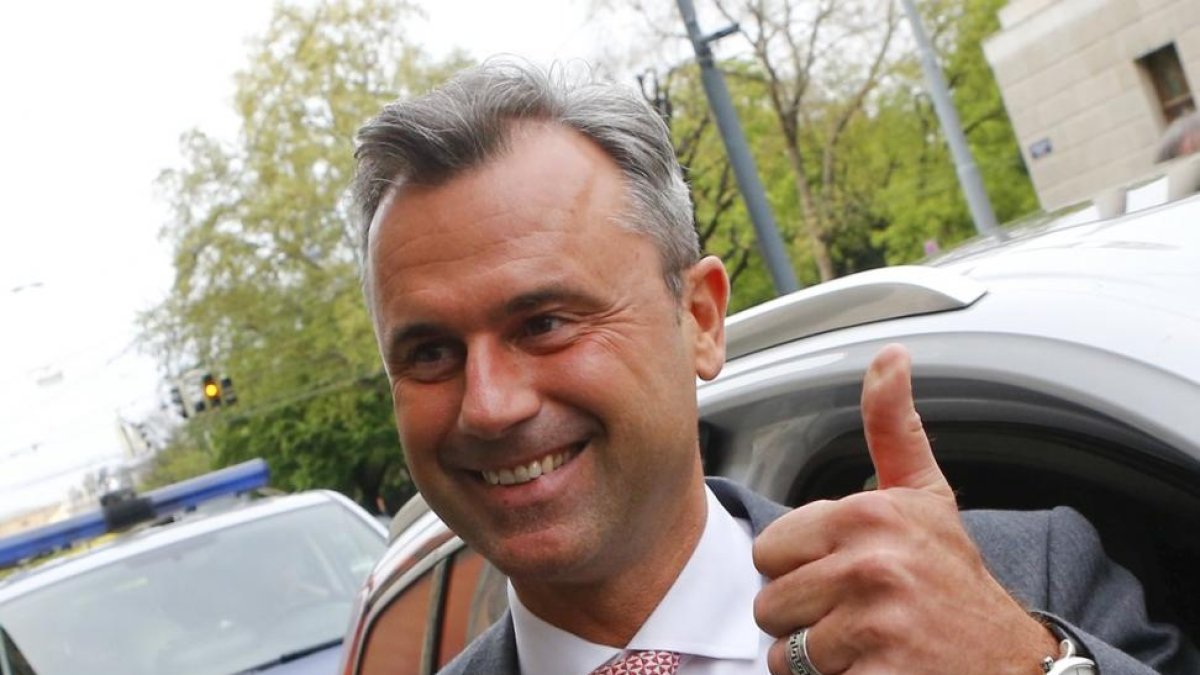 Norbert Hofer llega a la sede del ultraderechista FPO, en Viena, este domingo.-REUTERS / HEINZ-PETER BADER