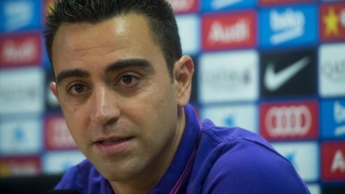Xavi Hernández en rueda de prensa para anunciar que marcha de la institución azulgrana al término del ejercicio, este jueves.-JORDI COTRINA