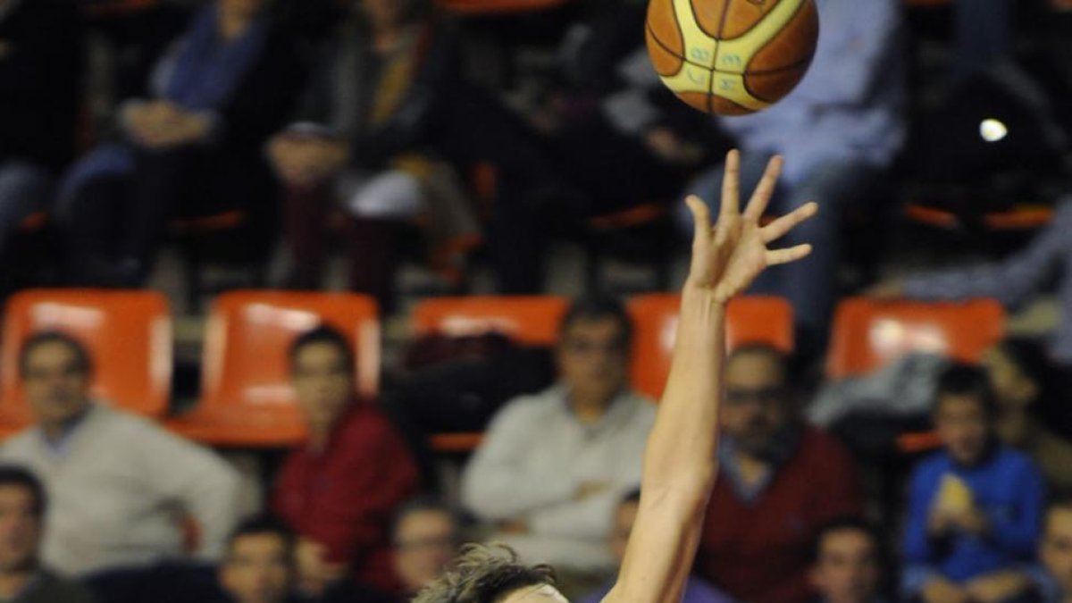 Vilanova entra a canasta en el choque de ida ante Oviedo en El Plantío-I. L. Murillo