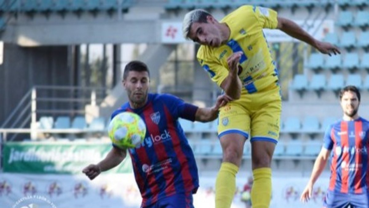 Lance del partido disputado ayer. FCYLF