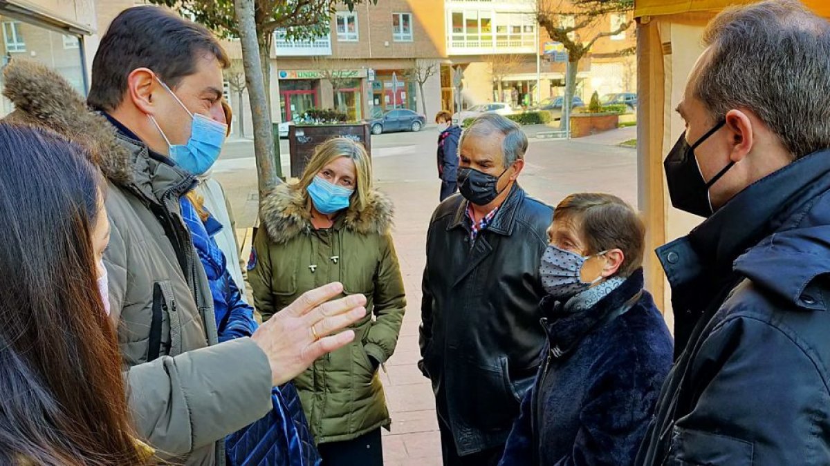 Ibáñez junto a varios miembros de la candidatura popular de Burgos, ha visitado Condado de Treviño y Miranda de Ebro. ECB