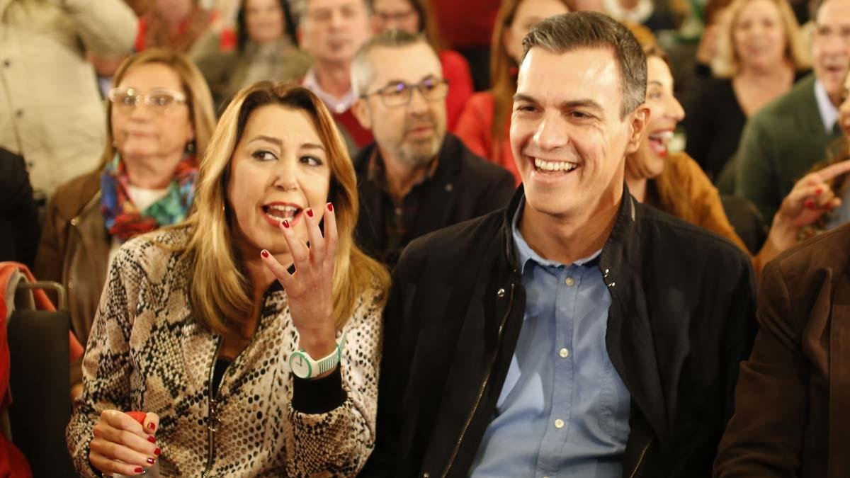 Pedro Sánchez avanza su primera medida tras el 28A: unos presupuestos sociales. En la imagen, Sánchez, junto a Susana Díaz en Sevilla.-EUROPA PRESS