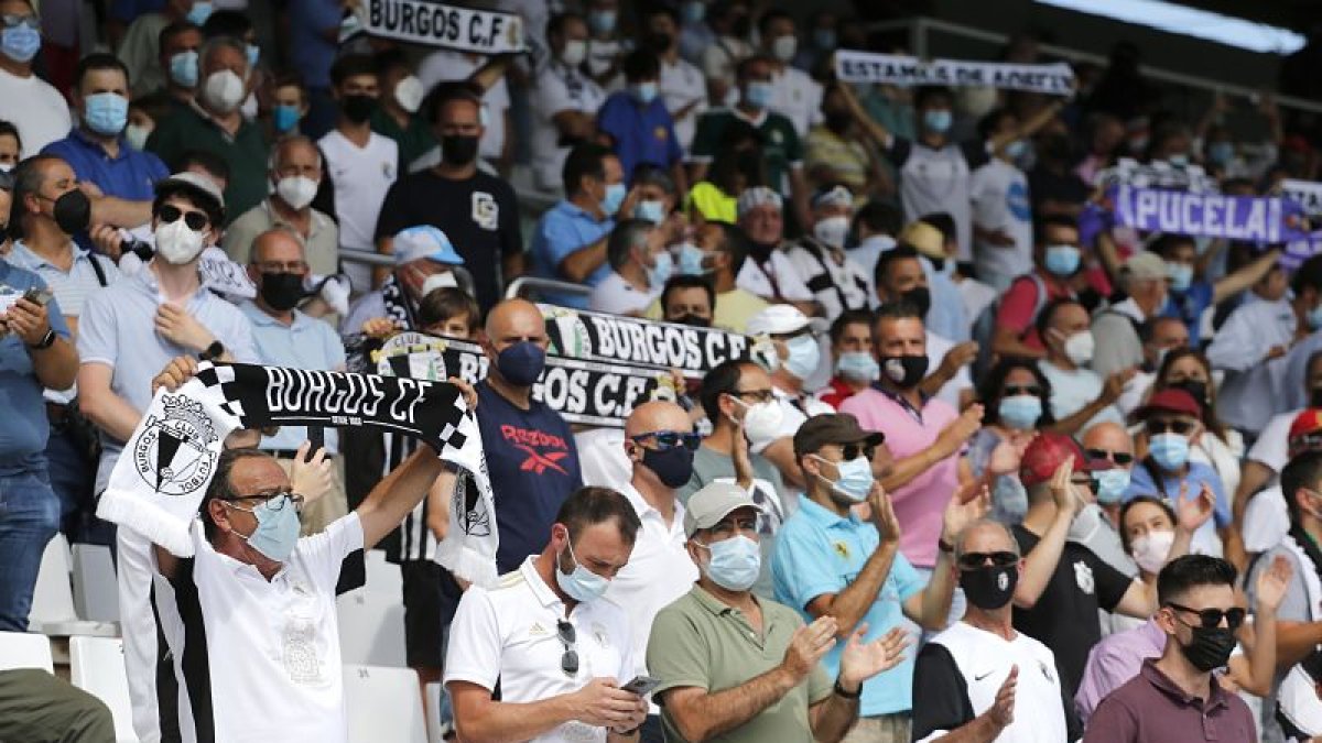 Grada llena en El Plantío. Un equipo de Burgos en Primera División sería capaz de generar 2,98 millones de euros a través de la venta de entradas. SANTI OTERO