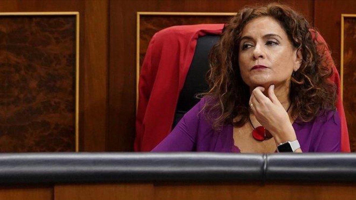 La ministra de Hacienda, María Jesús Montero, en el Congreso de los Diputados.-JOSÉ LUIS ROCA