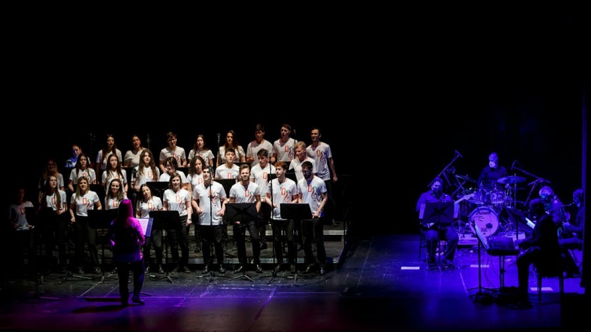 El Orfeón Burgalés Juvenil, de nuevo en el Teatro Principal junto a JustFriends. SANTI OTERO