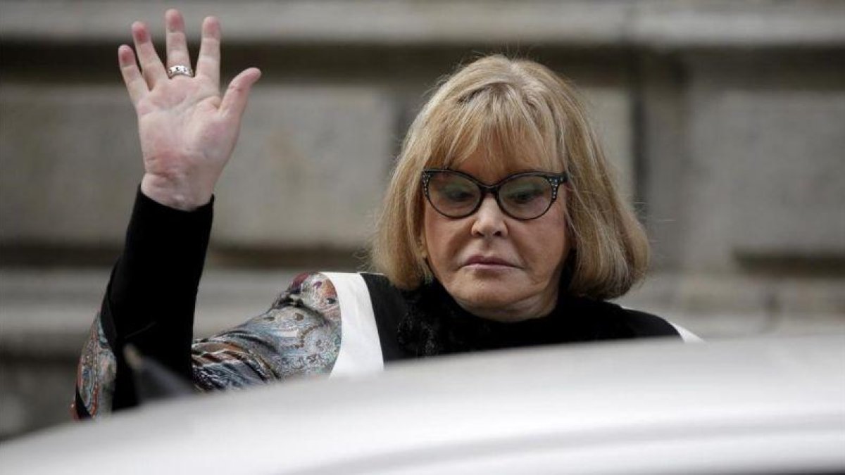 La jueza argentina Maria Servini, en la puerta de la Audiencia Nacional en el 2014.-JOSÉ LUÍS ROCA