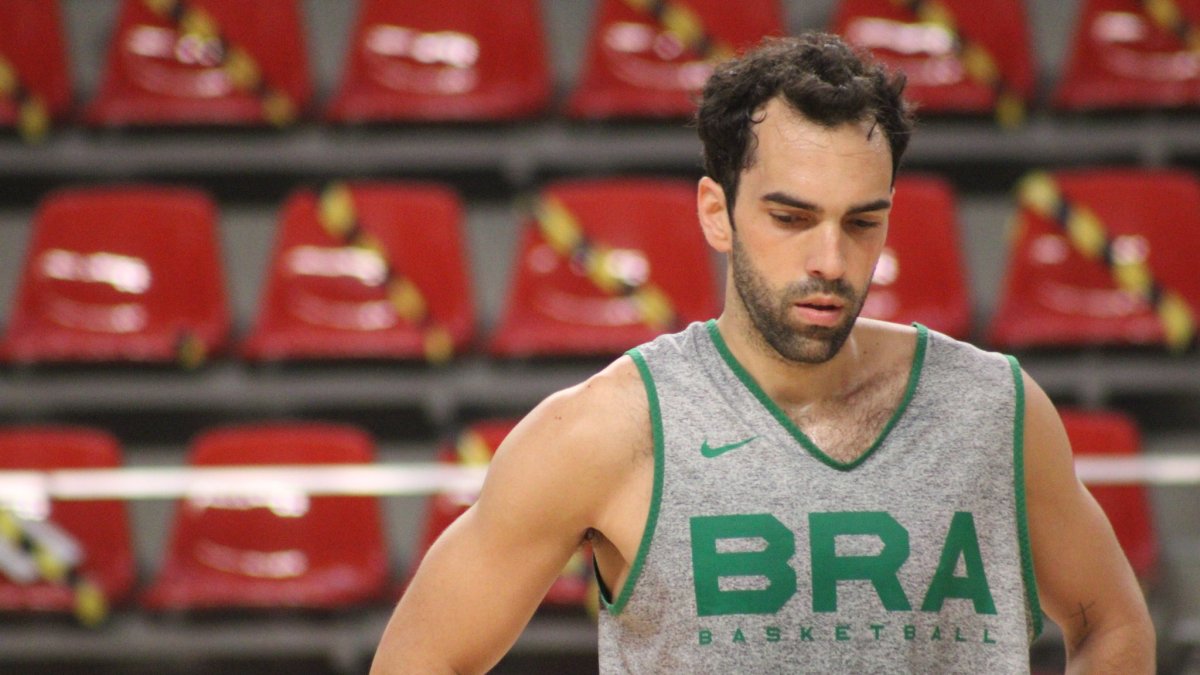 Vítor Benite prepara el Preolímpico con Brasil. BASQUETE BRASIL-CBB.