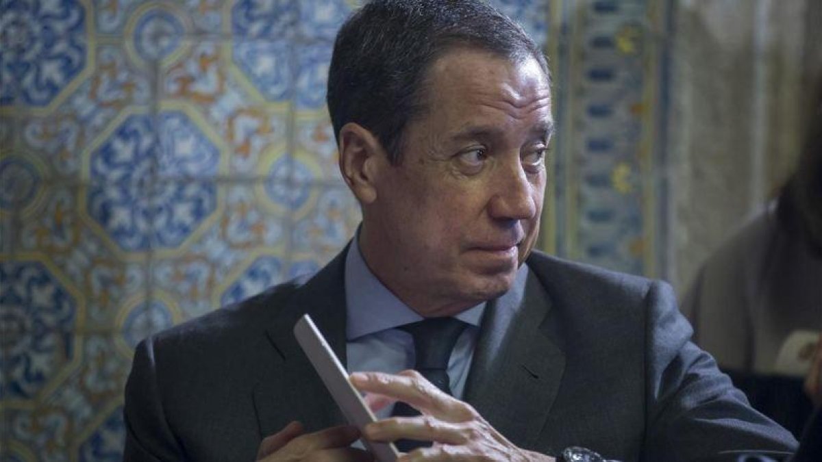 Eduardo Zaplana, el mes de enero, en València.-MIGUEL LORENZO