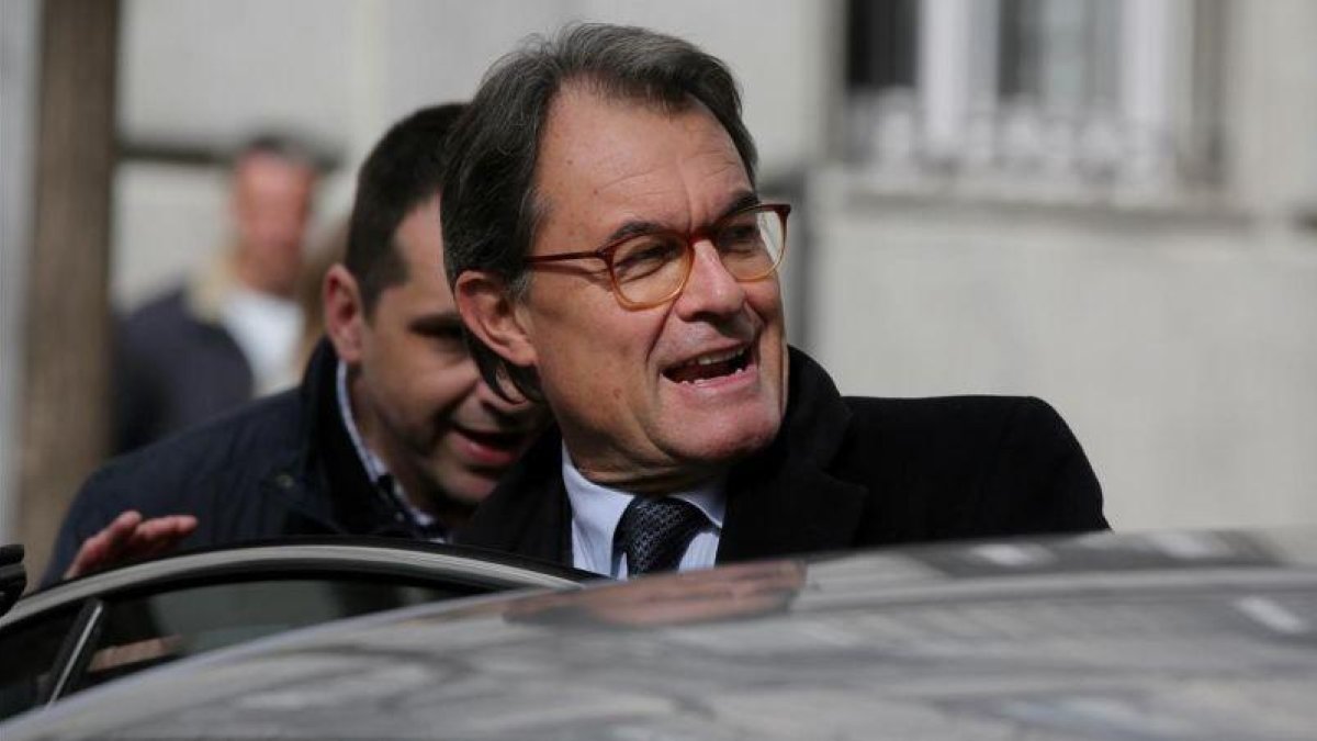 Artur Mas, tras salir del Tribunal Supremo, ayer.-JOSÉ LUIS ROCA