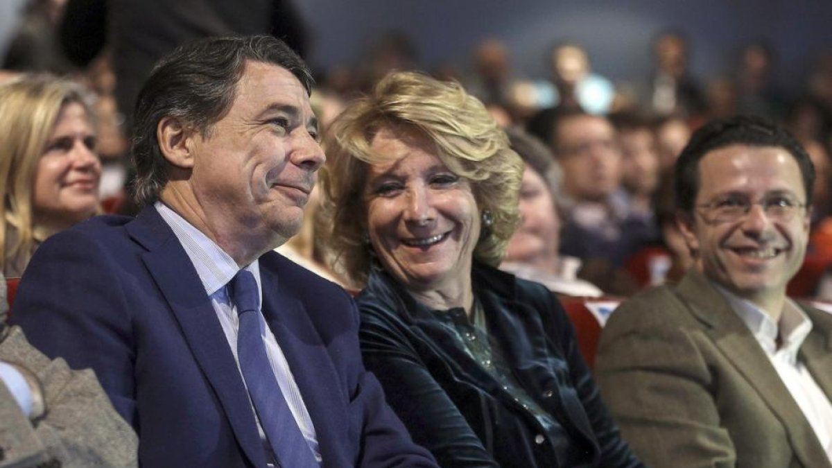 Imagen de archivo: Ignacio González y Esperanza Aguirre durante un acto en 2014.-/ CARLOS IGLESIAS (EFE)