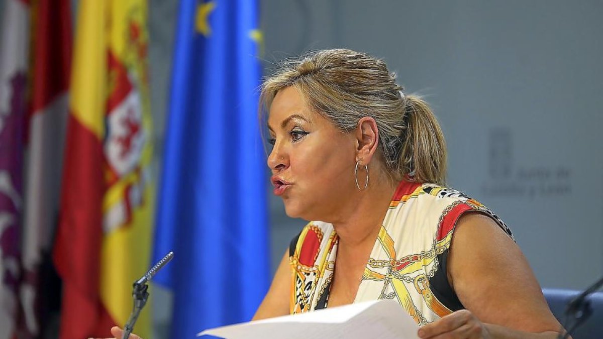 La vicepresidenta, Rosa Valdeón, durante la rueda de prensa tras la reunión del Consejo de Gobierno.-ICAL