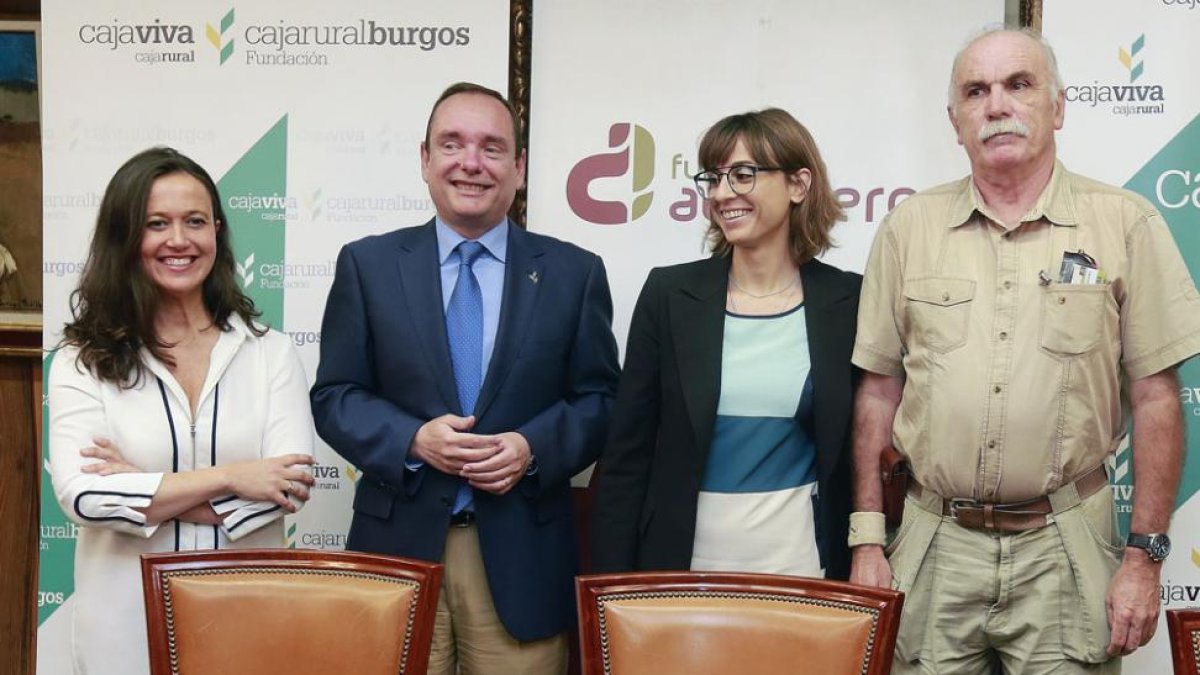 María Martinón, Ramón Sobremonte, Laura Martín-Francés y Eudald Carbonell, en la firma del convenio.-RAÚL G. OCHOA