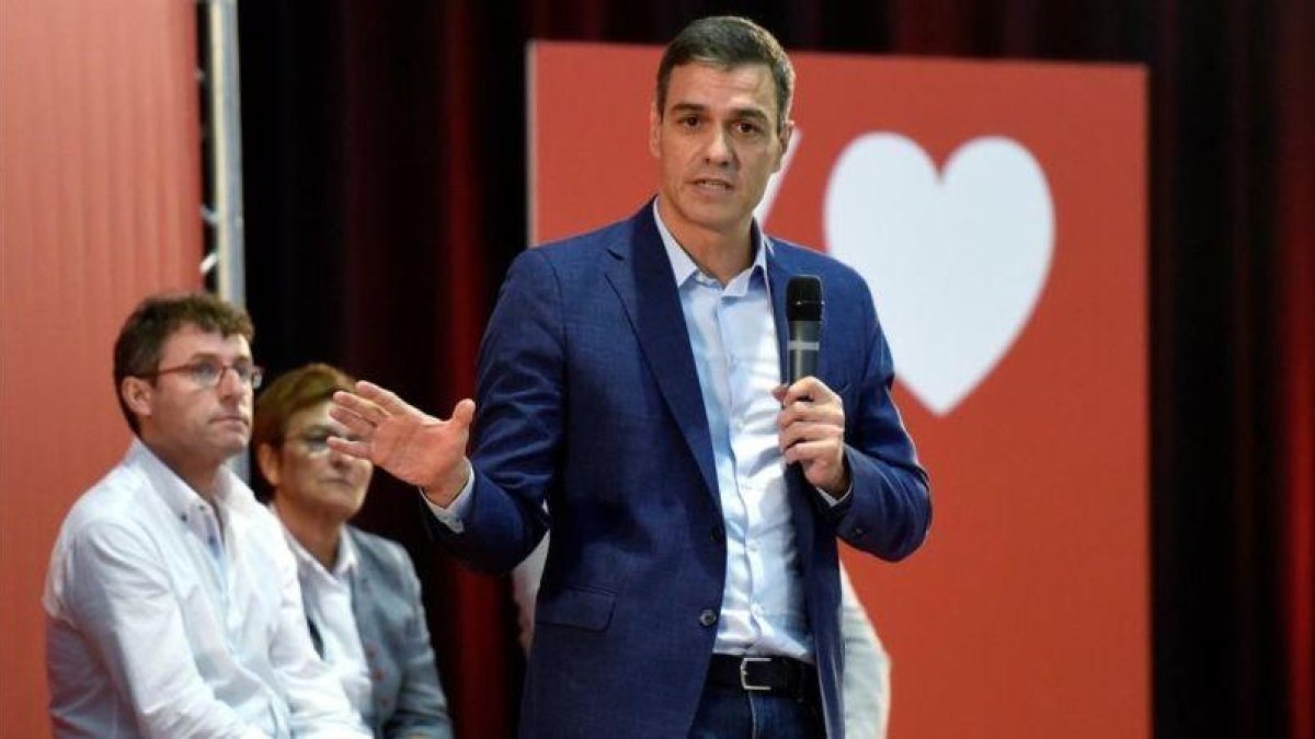 Pedro Sánchez, este martes, durante un mitin celebrado en Huesca.-EFE / JAVIER BLASCO