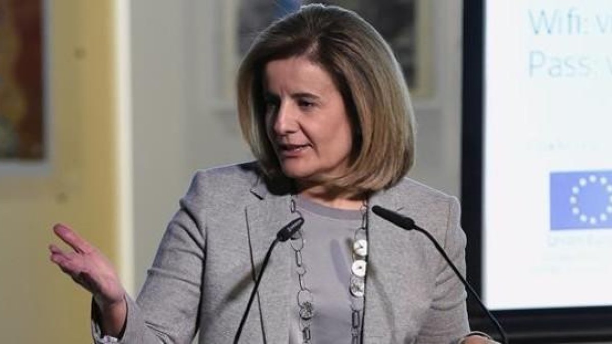 La ministra de Empleo, Fátima Báñez.-FERNANDO VILLAR / EFE