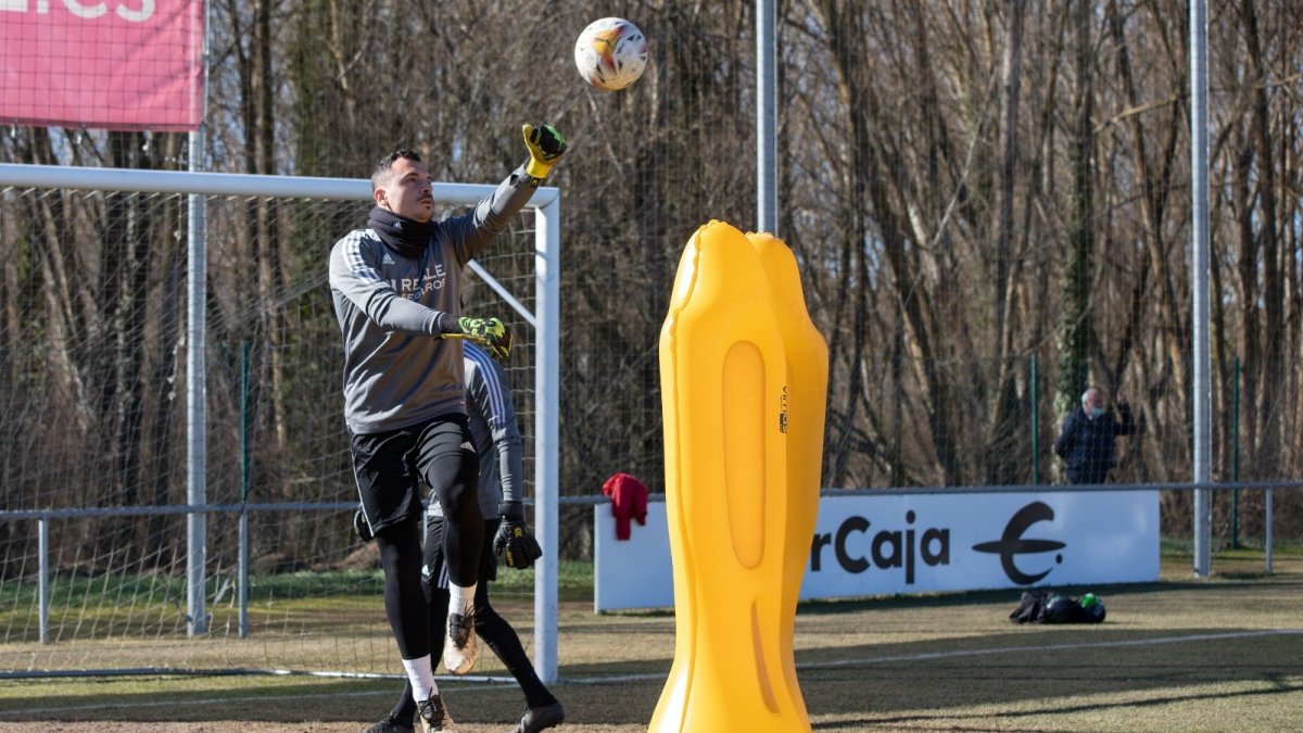 Herrero durante el entreno en la ciudad deportiva. BCF