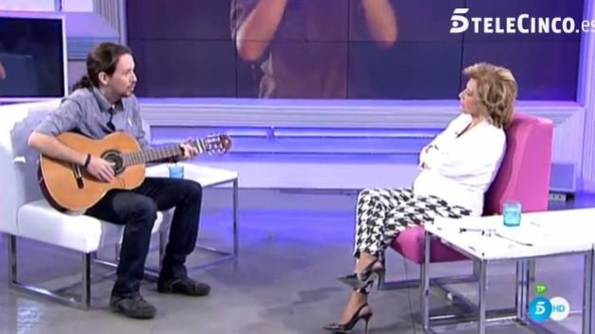 Pablo Iglesias le canta una nana a María Teresa Campos.-MEDIASET