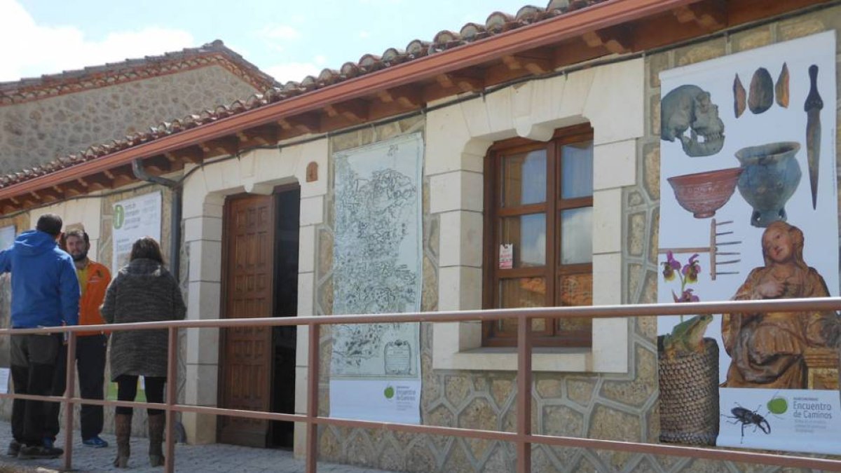 La Mancomunidad inauguró en mayo su oficina de atención al turista, ubicada en las viejas escuelas de Atapuerca.-ECB