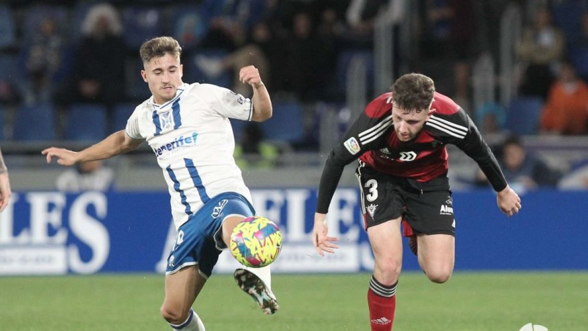 Barbu trata de mantener el equilibrio en el Heliodoro. LALIGA