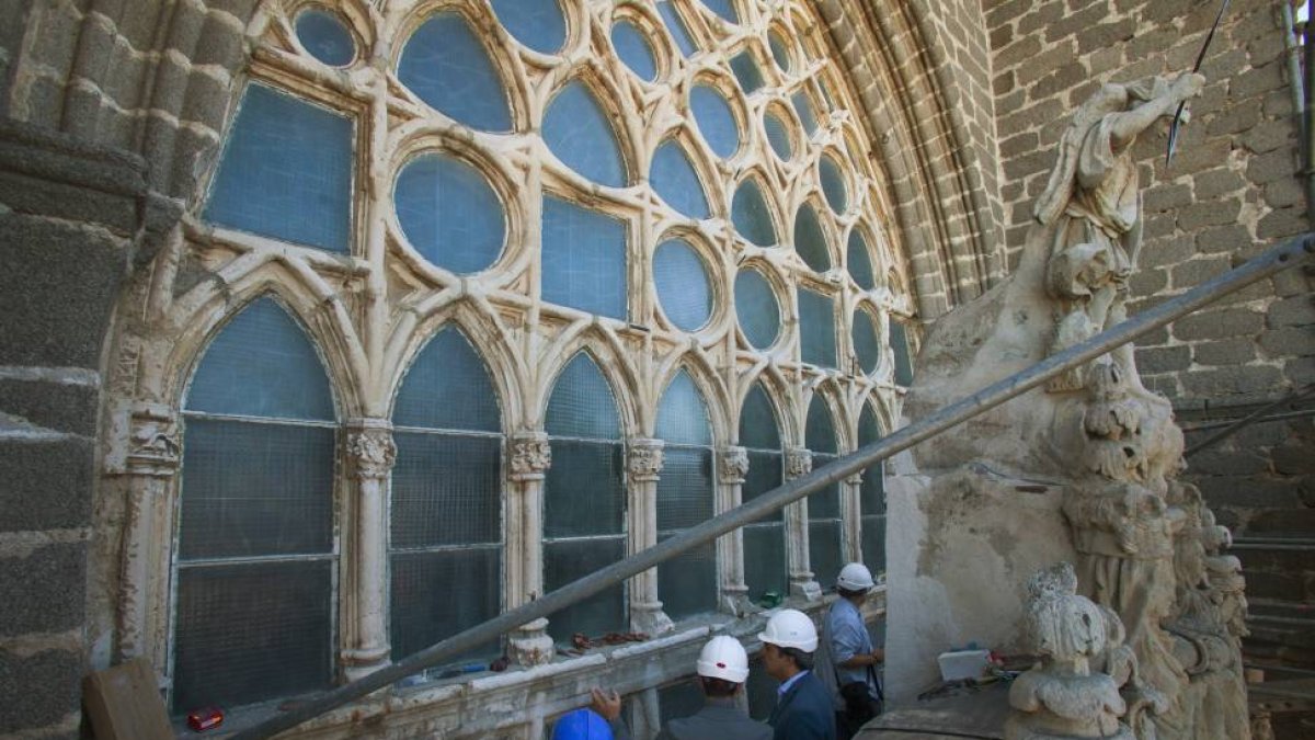 La Fundación Santa María la Real del Patrimonio Histórico y el Cabildo Catedralicio organizan una visita a la Catedral de Ávila para conocer el avance y estado de las obras de restauración de la fachada occidental de la seo-Ical