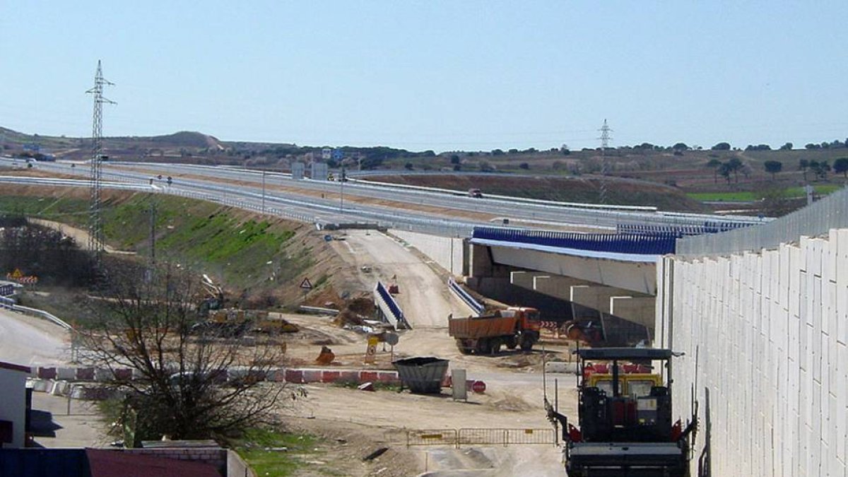 La variante evitará el paso de 8.000 vehículos por el casco urbano de tres municipios.-B.C.