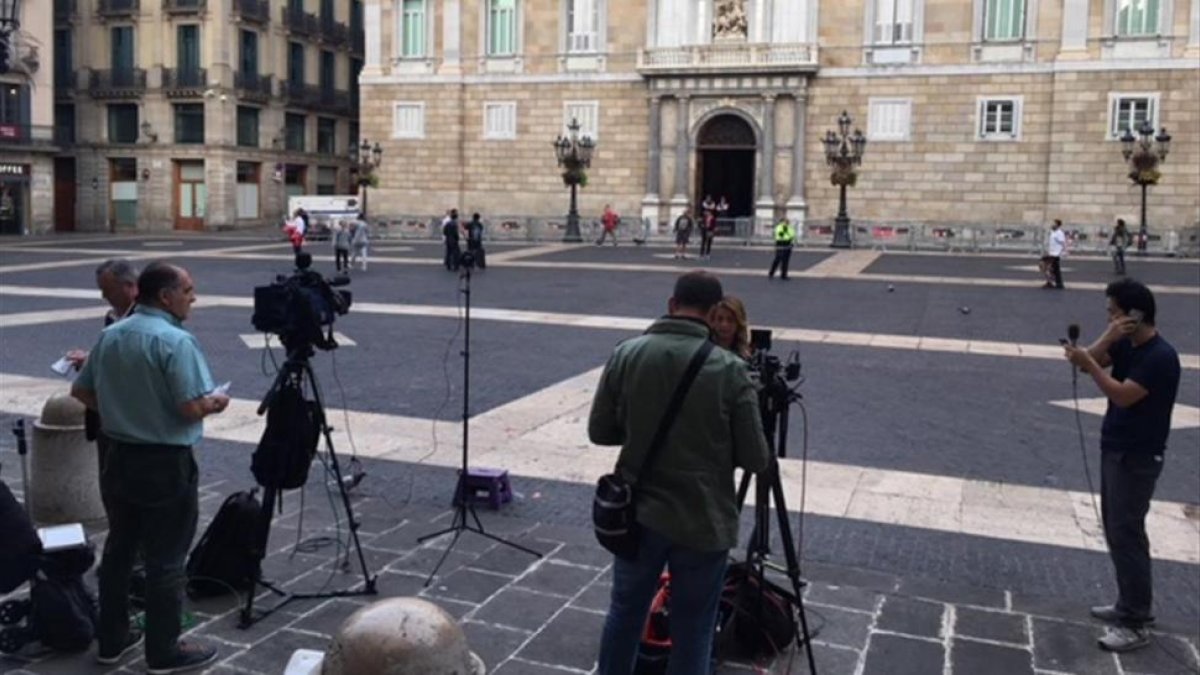 El Palau de la Generalitat, a primera hora del sábado.-JORDI COTRINA