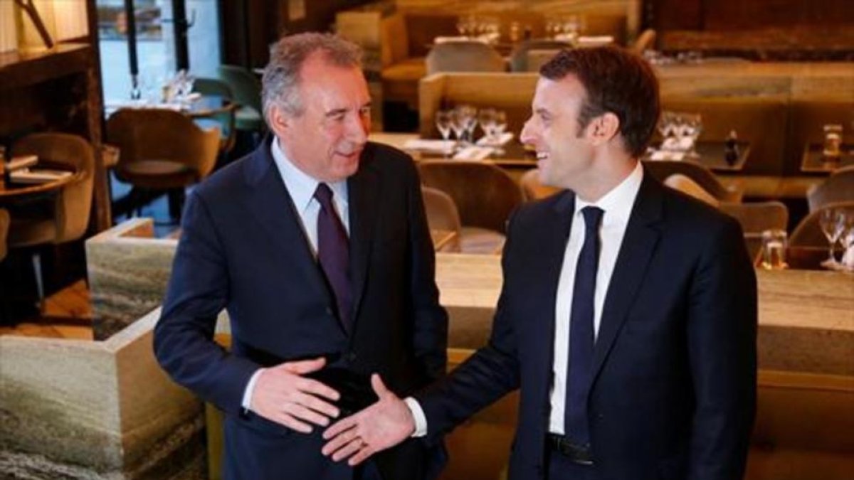 François Bayrou y Emmanuel Macron.-REUTERS / CHARLES PLATIAU
