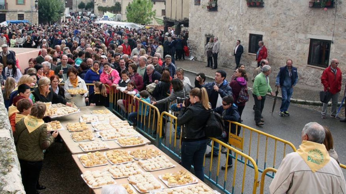 Unas 4.000 personas disfrutaron ayer en Palenzuela de una jornada gastronómica cuya protagonista es la cebolla horcal.-M. A.