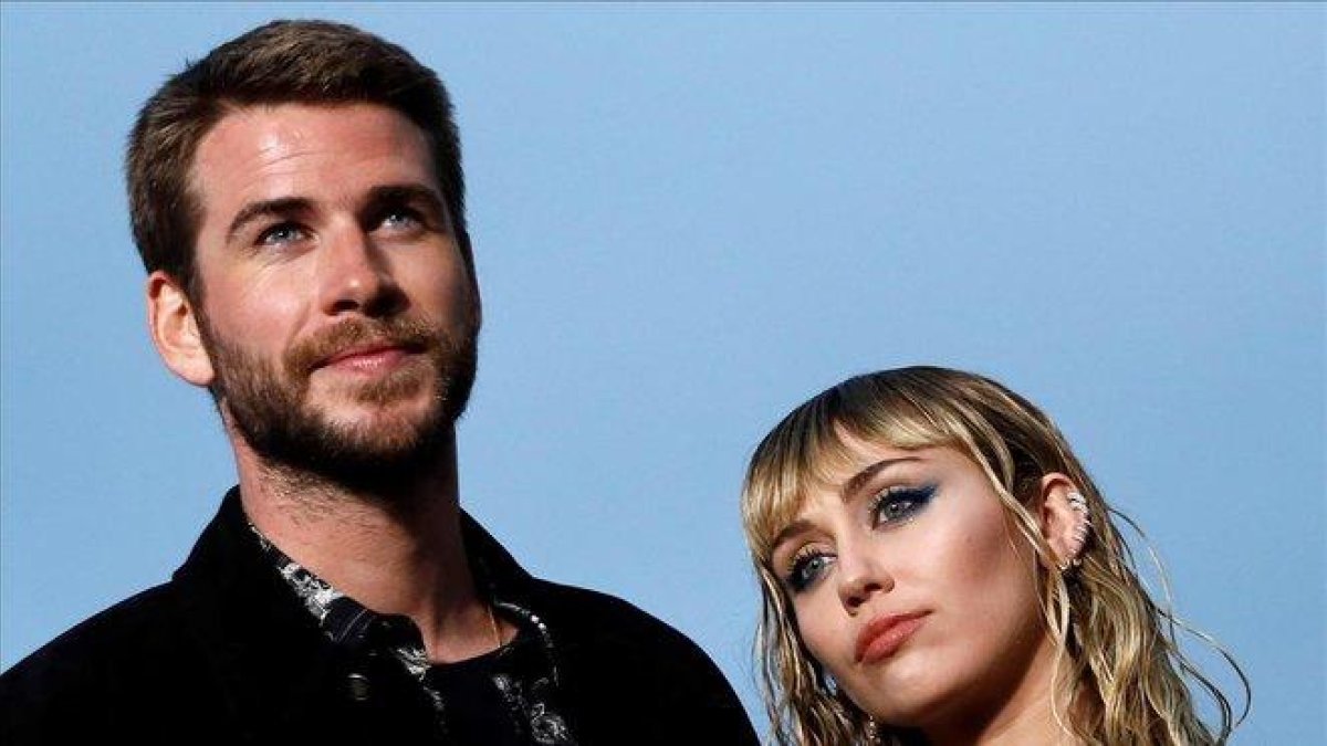 Miley Cyrus y su exmarido Liam Hemsworth.-EFE / ETIENNE LAURENT