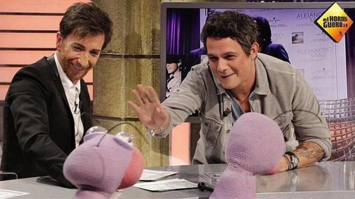 Pablo Motos y Alejandro Sanz, en 'El hormiguero'.-ARCHIVO