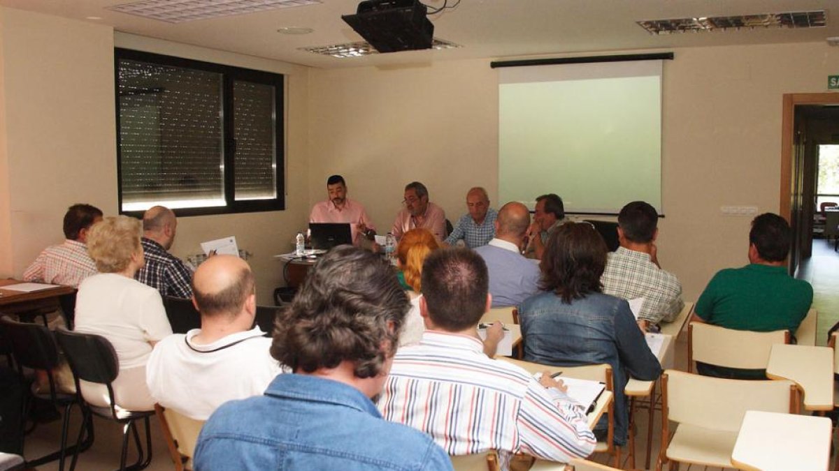 La Asamblea General de Adeco Bureba aprobó la firma del convenció del nuevo Leadercal.-G. GONZÁLEZ