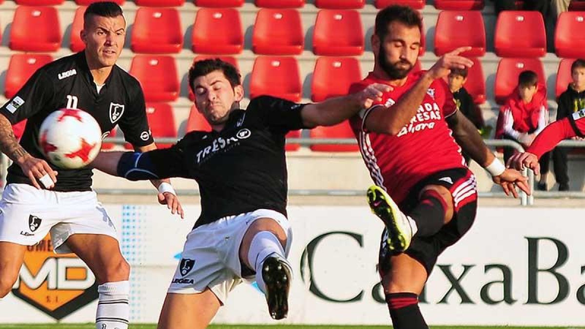 El Mirandés sumó los tres puntos en Las Gaunas.-JOSÉ ESTEBAN EGURROLA