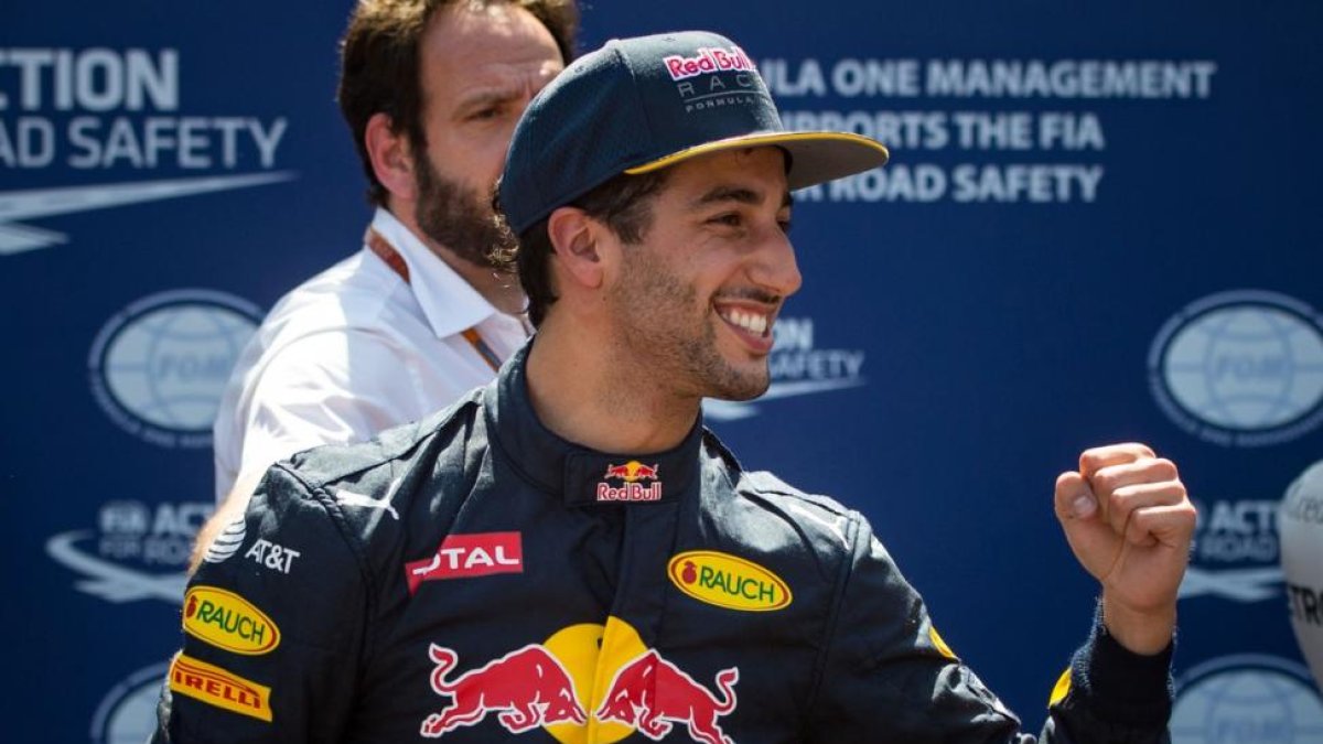 El australiano Daniel Ricciardo celebra la 'pole' que ha logrado en Montecarlo.-AFP / ANDREJ ISAKOVIC