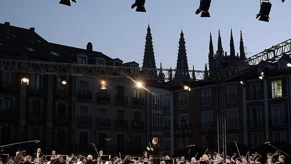 Concierto de la Orquesta Sinfónica de Castilla y León hace dos años en la Plaza Mayor de Burgos.