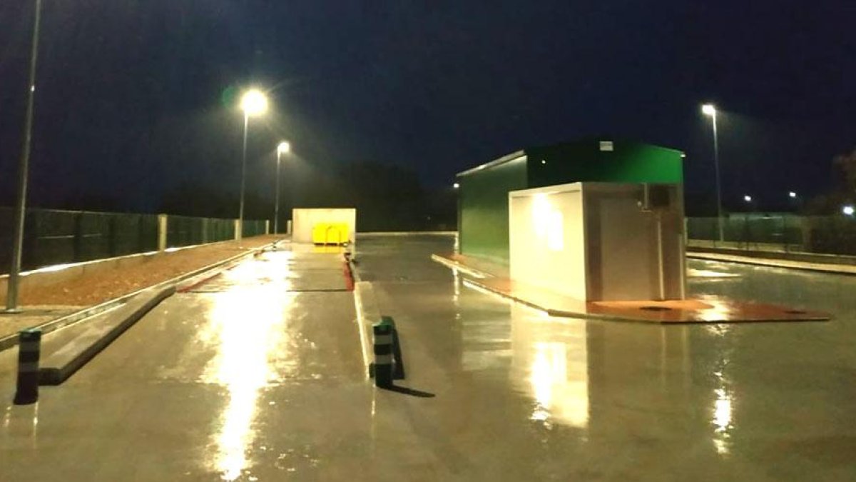 La construcción de la planta ubicada en Villadiego -muy similar a la prevista en Mena-, ultima ya algunos detalles con la intención de inaugurarla este mes.-ECB