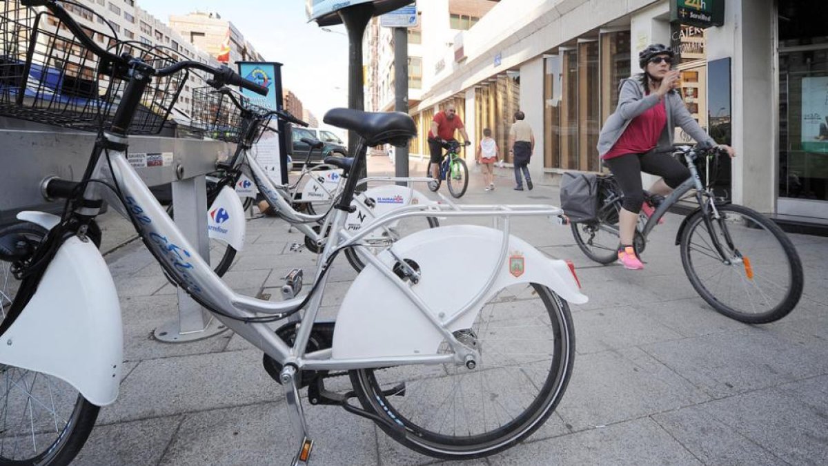 Imagen de una estación del servicio de préstamo de bicicletas.-ISRAEL L. MURILLO