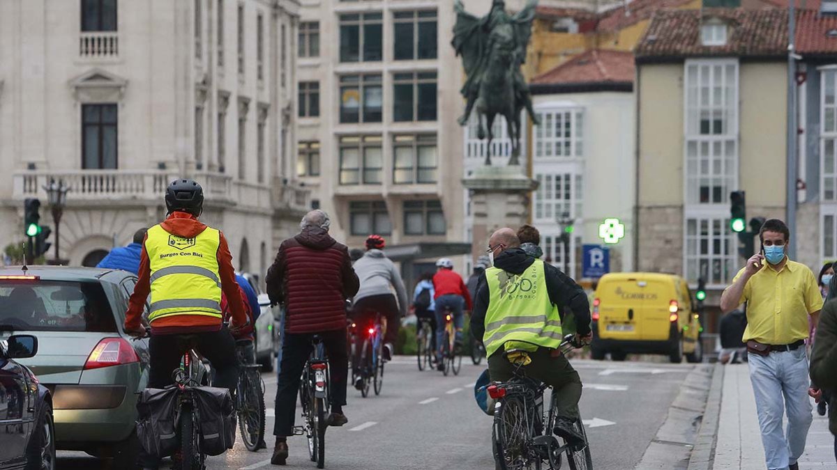 Los ciclistas recorrieron las recién señalizadas ciclocalles. RAÚL G. OCHOA