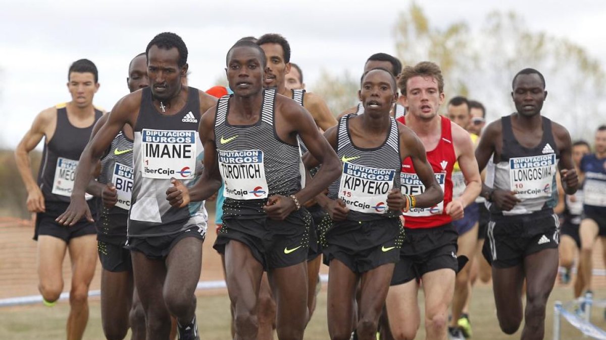 Imagen de la carrera elite del Cross de Atapuerca 2016.-SANTI OTERO