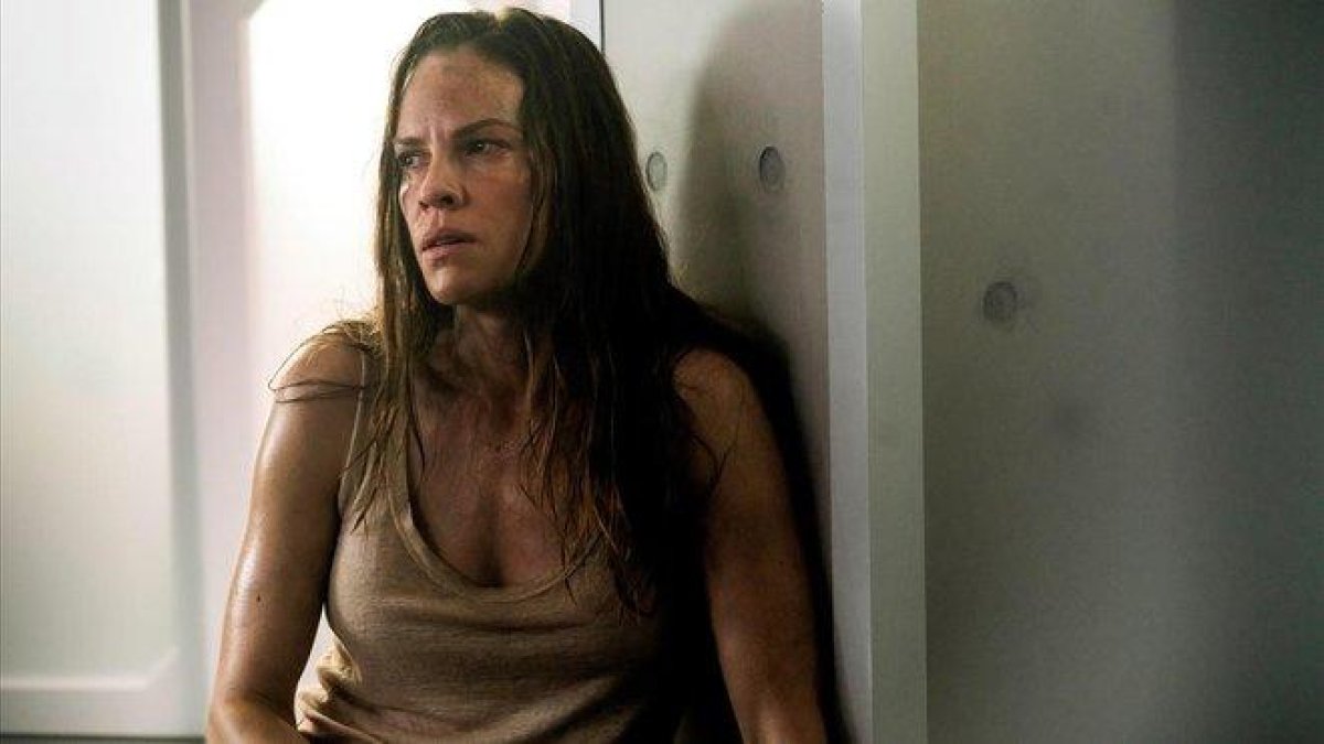 La actriz Hilary Swank, en el telefilme de Netflix I am Mother.-NETFLIX