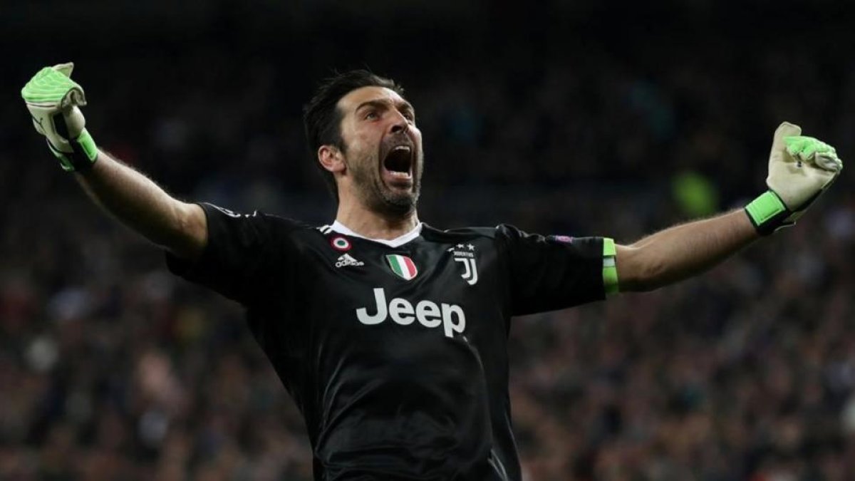 Buffon, de la Juventus, celebra el segundo gol de su equipo en el Santiago Bernabéu.-/ REUTERS / SUSANA VERA