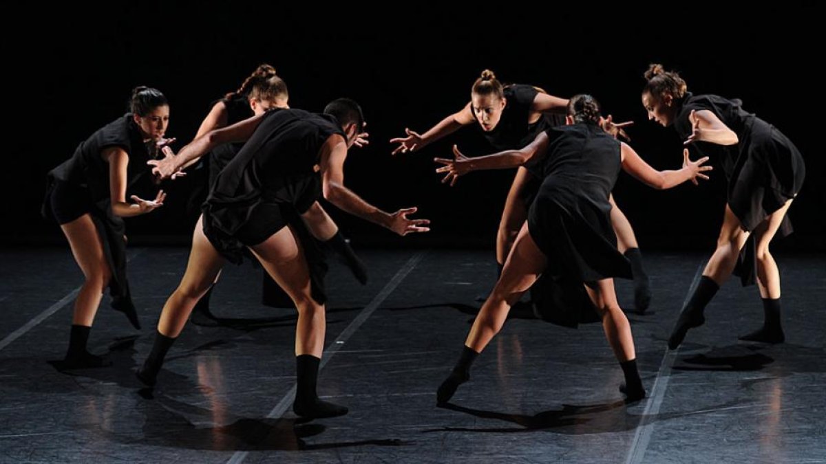 Los alumnos del Conservatorio Superior de Danza de Málaga protagonizaron la gala de apertura de la nueva edición como reflejo del futuro de esta disciplina.-Israel L. Murillo