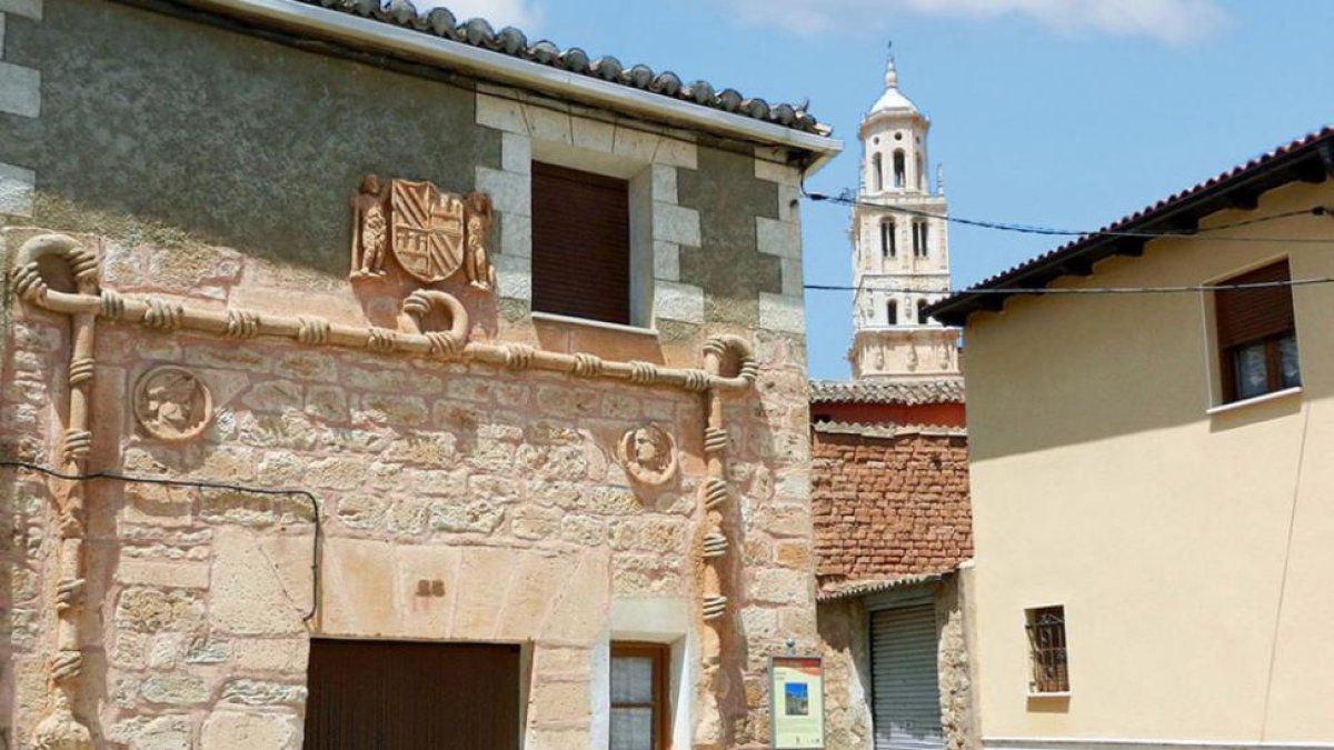 La Casa del Cordón del municipio conserva parte de su fachada original.-ECB