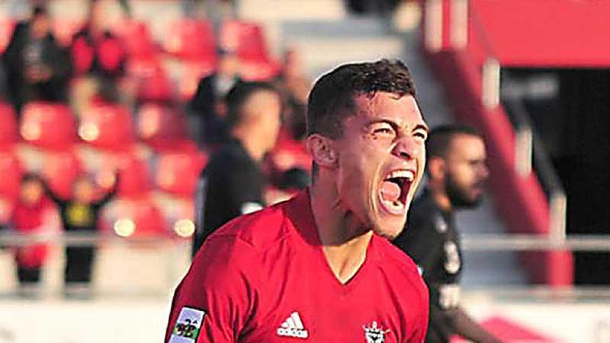 Yanis fue el autor del gol del Mirandés en Merkatondoa.-JOSÉ ESTEBAN EGURROLA