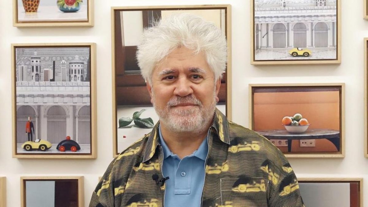 Pedro Almodóvar, en una exposición de sus bodegones en la Fresh Gallery, el septiembre pasado.-CHEMA MOYA