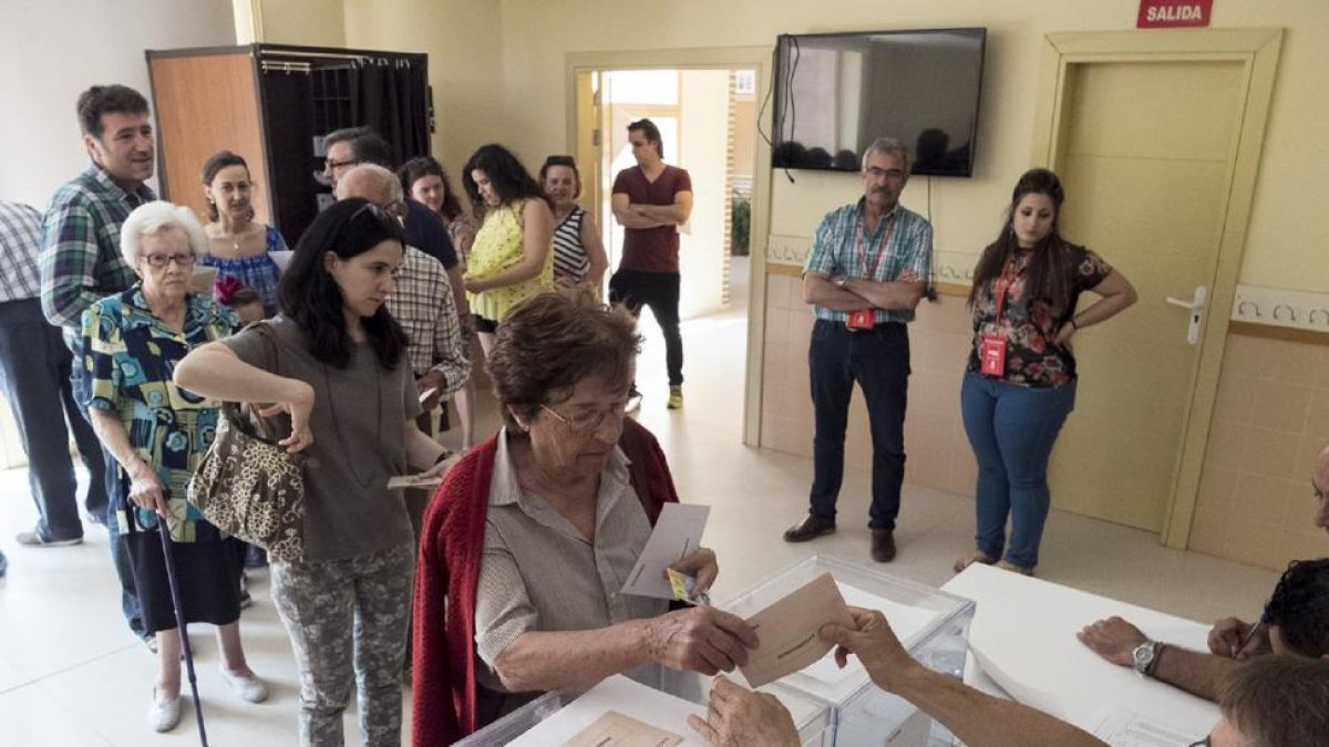 Gran afluencia de votantes en los municipios salmantinos como el de Cabrreizos-ICAL