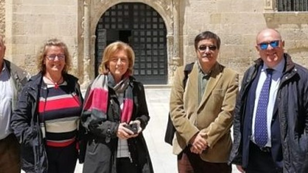 Cristina Borreguero junto a otros expertos del grupo de investigación. UBU