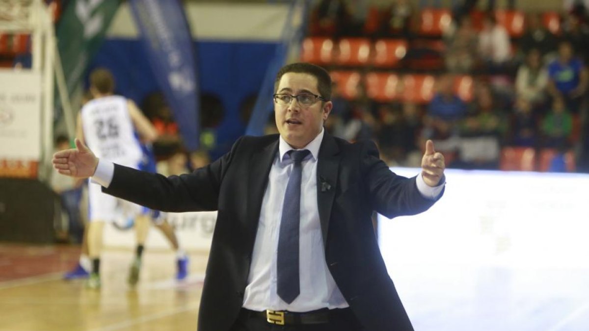 Epi gesticula durante un partido.-RAÚL OCHOA