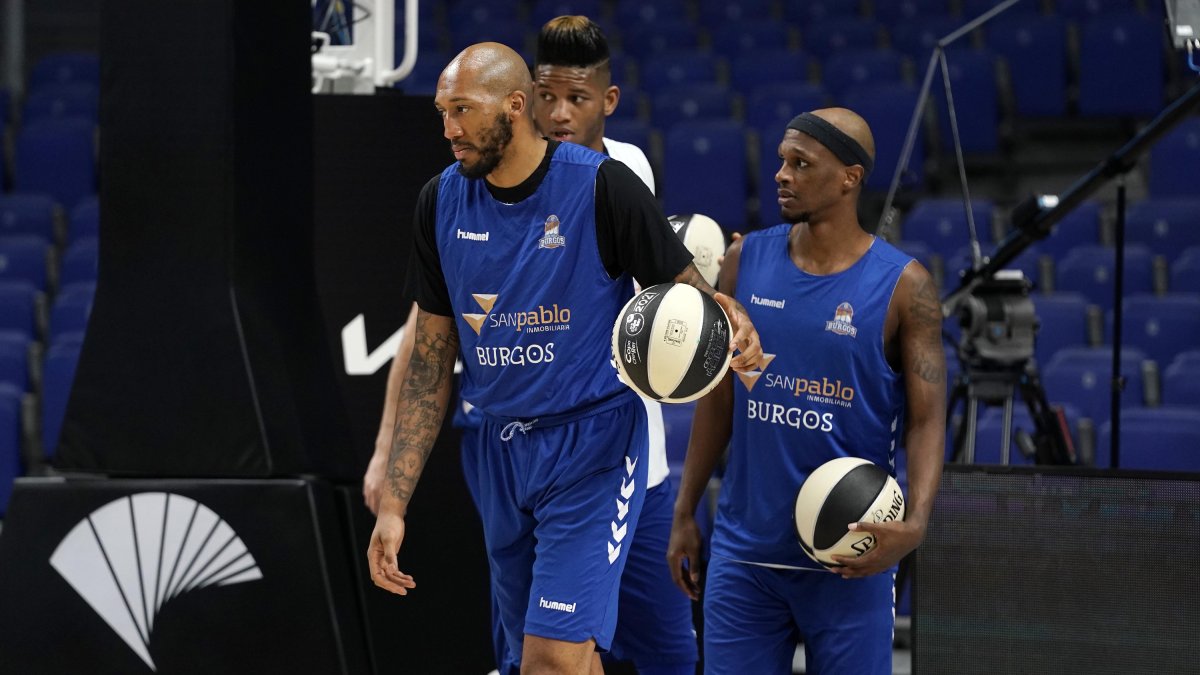 En primer término, Ken Norton, durante un entrenamiento. ACB PHOTO.